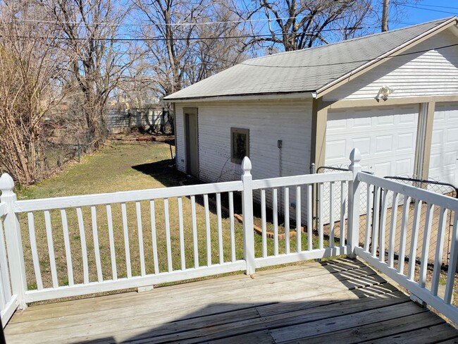 Building Photo - 2 Bedroom House With Basement