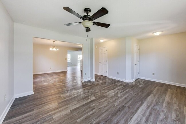 Building Photo - 839 Stonehurst Dr