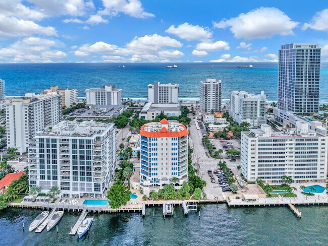 Building Photo - 301 N Birch Rd