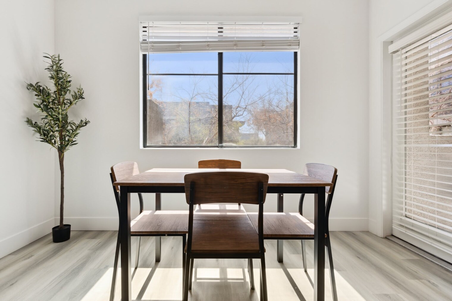 Building Photo - 6610 N 93rd Ave