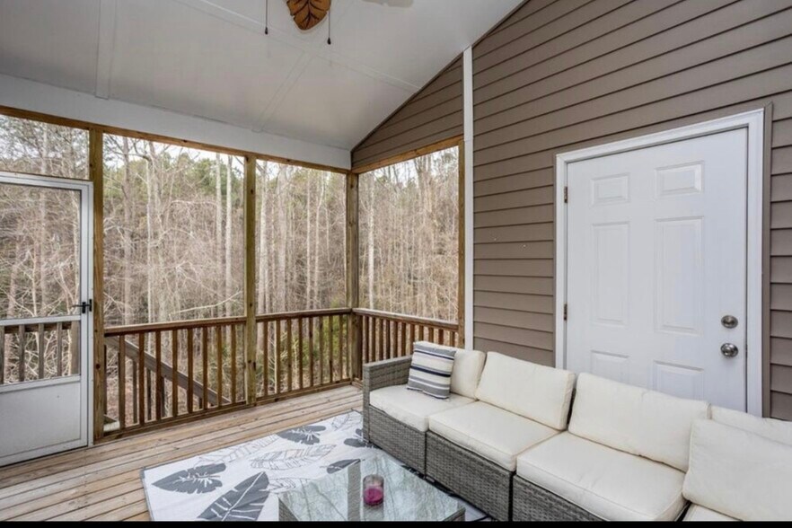 Building Photo - 264 Wembley Dr