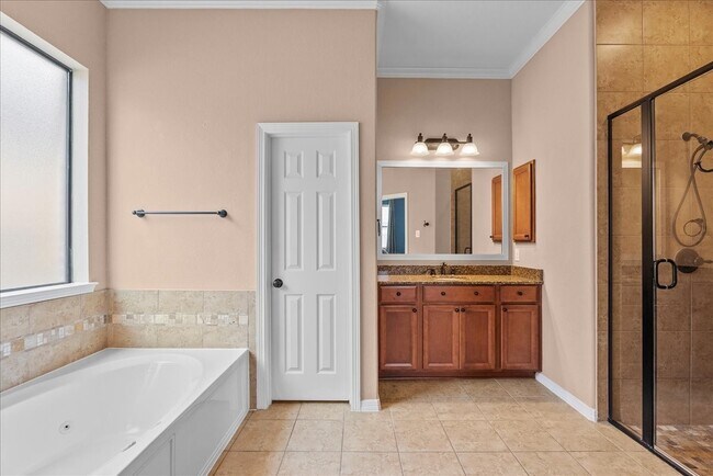 Building Photo - 606 West Fork
