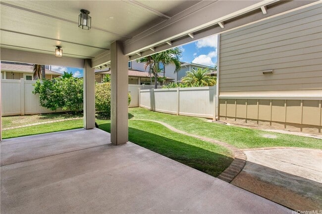 Building Photo - Beautiful 4-Bedroom, 3-Bath Former Model H...