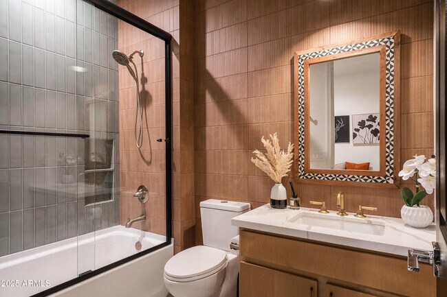 Building Photo - 18365 W Ewers Dr