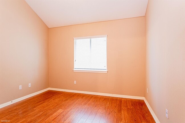 Building Photo - 4 br, 2 bath House - 2407 Tivoli Dr