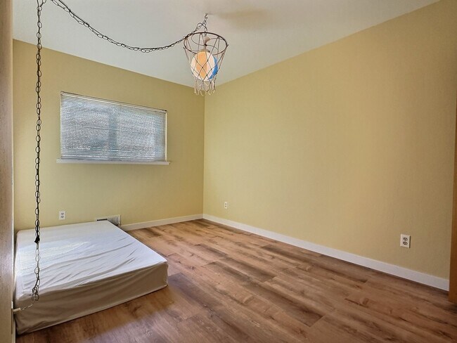 Building Photo - 6BD/3BA – Spacious West San Jose home near...