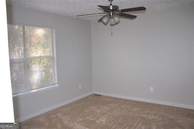 Building Photo - 4879 Ardsley Dr