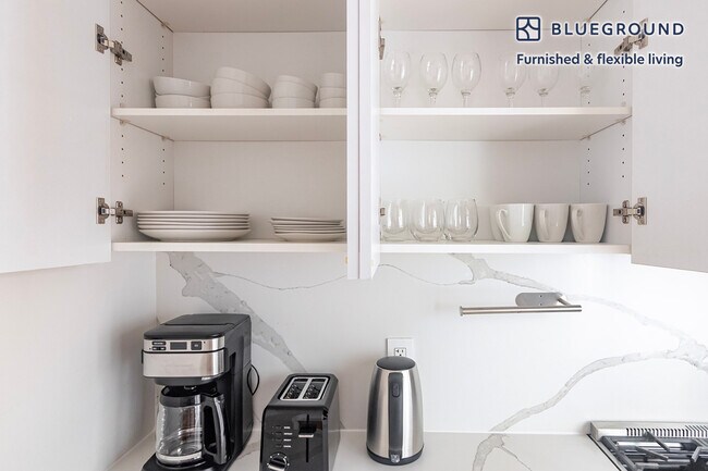 Building Photo - 227 E 59th St