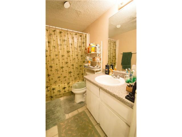 Building Photo - 2401 Leon St