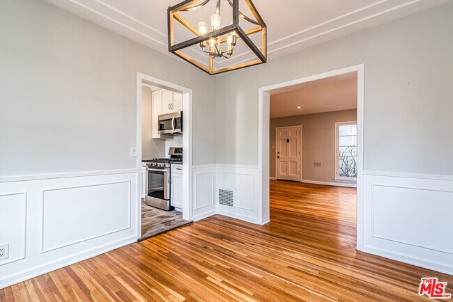 Building Photo - 726 1/2 N Edinburgh Ave