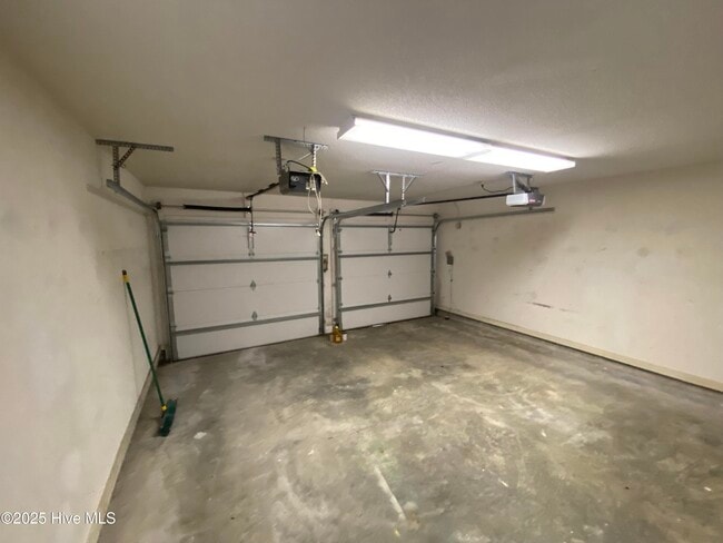 Building Photo - 8 Sand Dollar Dr