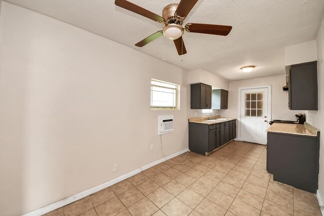 Building Photo - 10506 Sierra Dr