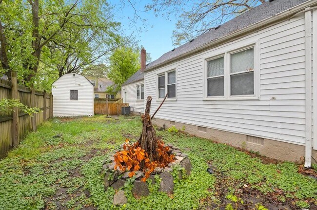 Building Photo - Spacious 5BR Home with Fenced Backyard in Norfolk