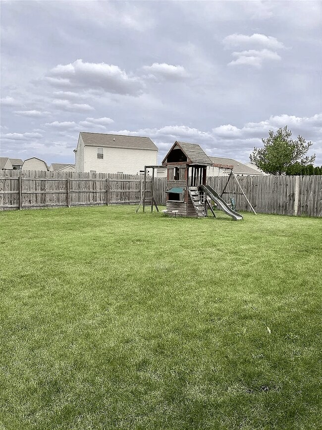 Building Photo - Well-maintained 3BR/2BD Fenced Ranch