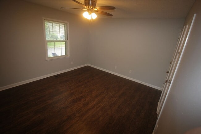 Building Photo - Move In Special!! 1/2 Off First Month's Re...