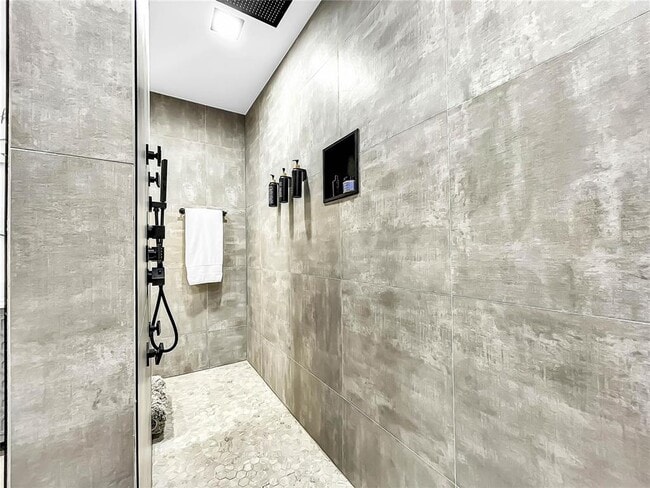 Building Photo - 3608 54th Dr W