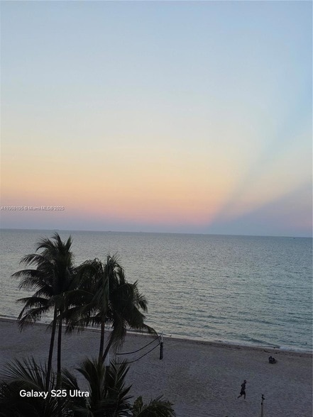 Building Photo - 3725 S Ocean Dr