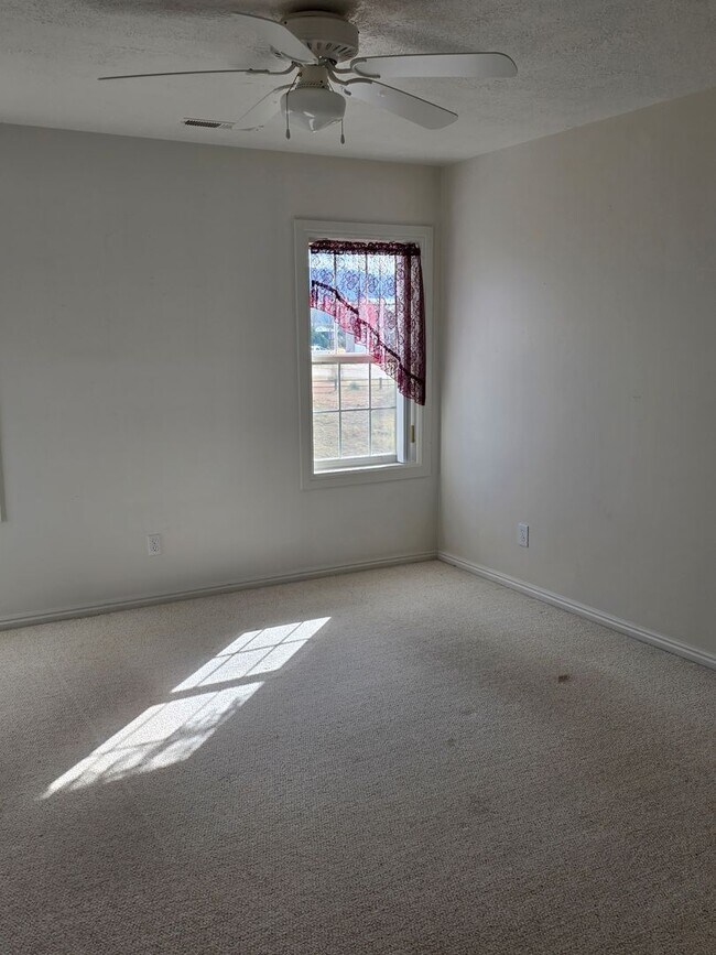 Building Photo - 123 S Rachel Ln
