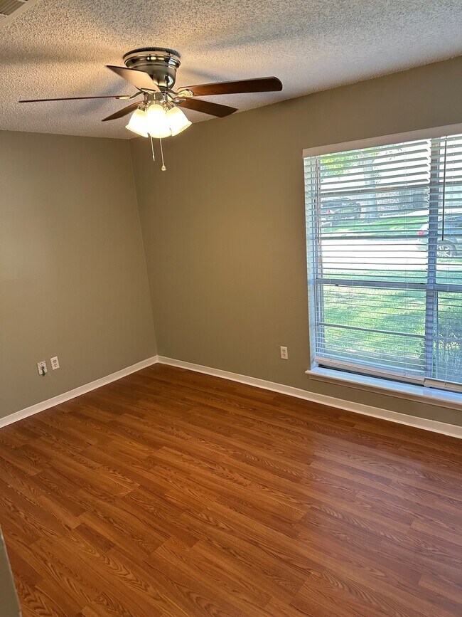 Building Photo - 25402 Sugar Valley Ln
