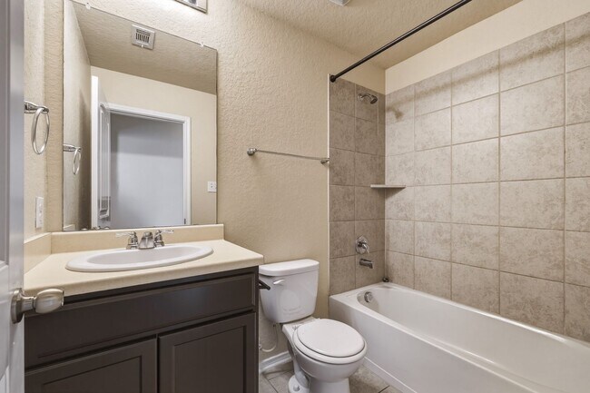 Building Photo - 8810 Double Oak