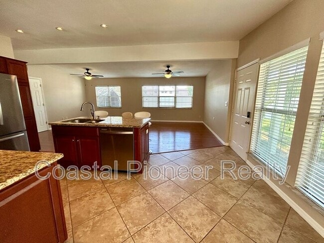 Building Photo - 4106 W San Rafael St