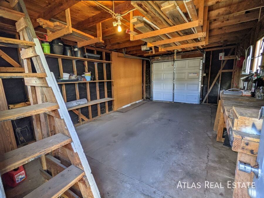 Building Photo - 5025 Beach Ct