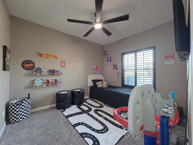 Building Photo - East El Paso 4bed/2bath Refrig A/C with Gorgeous Backyard!