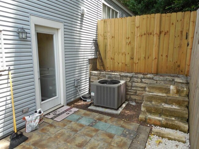 Building Photo - 6703 Old Quarry Ln