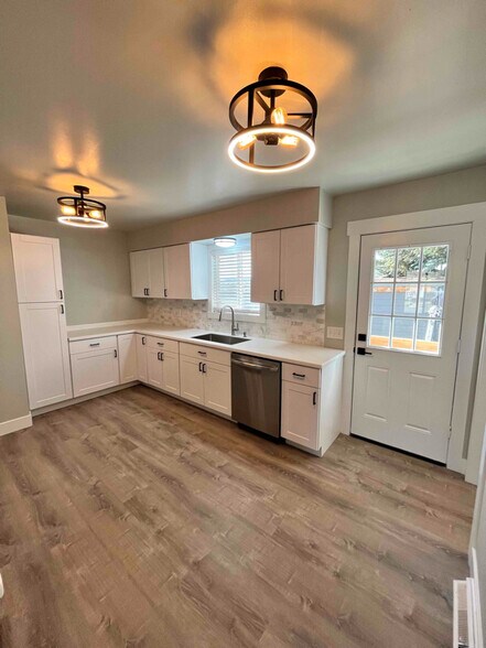 Building Photo - 2505 Hancock Ave