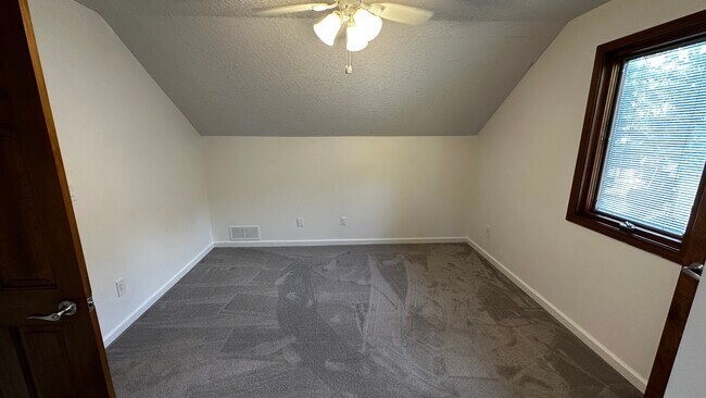 Building Photo - 14214 White Horse Ct