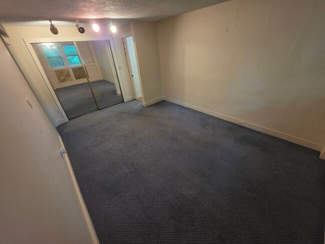 Building Photo - Charming 3 Bedroom Apartment in Millbrook, NY - *ALL UTILITIES INCLUDED