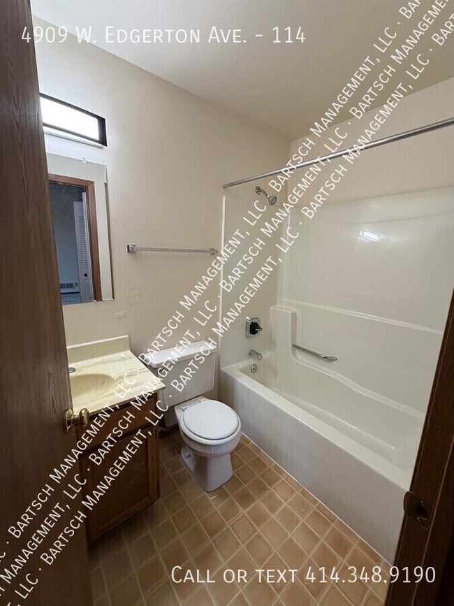 Building Photo - 4909 W Edgerton Ave