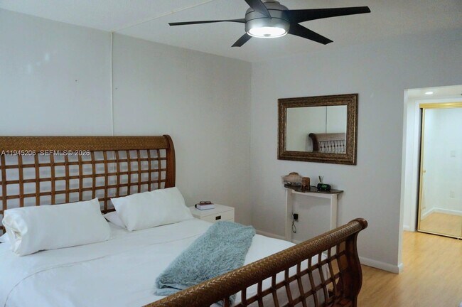 Building Photo - 1481 NE Miami Gardens Dr