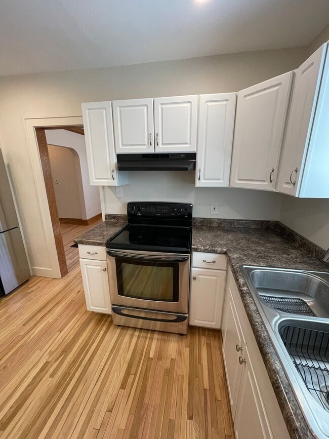 Building Photo - Available Sept 3! - Beautiful 4 Bed 3 Bath