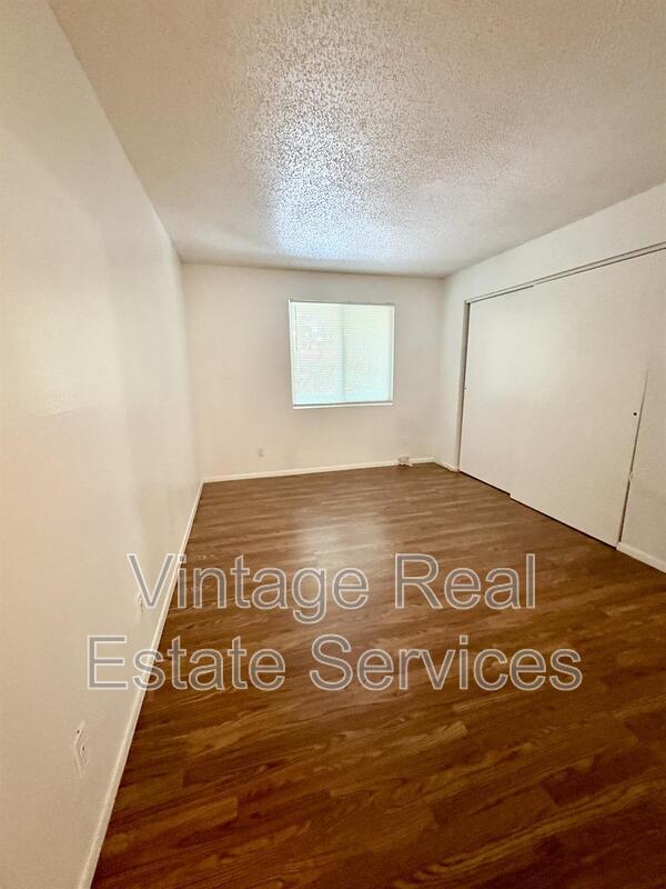 Building Photo - 231 Red Maple Pl