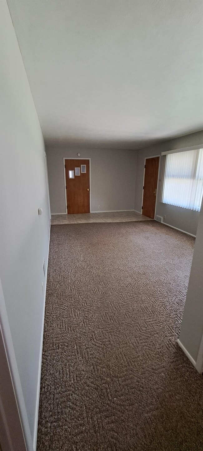 Building Photo - 1214 S Saxby Ave