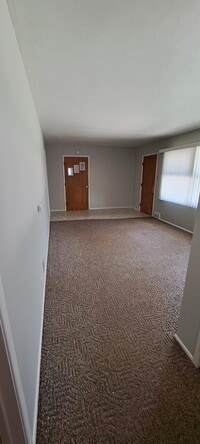 Building Photo - 1214 S Saxby Ave