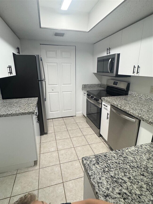 Building Photo - 5065 Wiles Rd