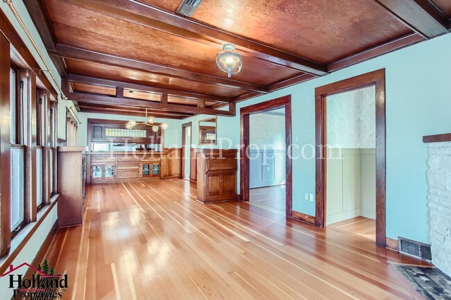 Building Photo - Charming Hillsboro Retreat: Cozy Single-Level Home with Greenhouse & Kids' Clubhouse!