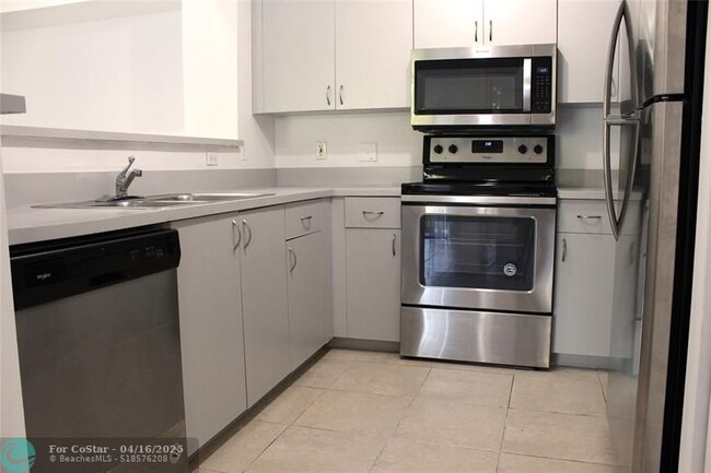 Building Photo - 12172 St.Andrews Pl