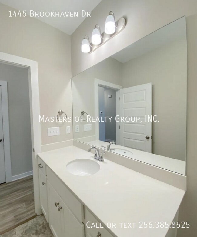 Building Photo - 1445 Brookhaven Dr