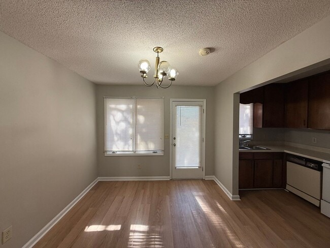 Building Photo - 2 Woodrum Pl