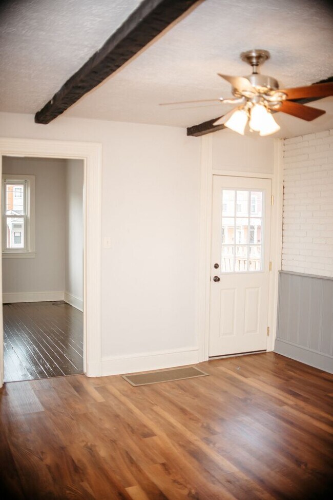 Building Photo - 331 N 3rd St