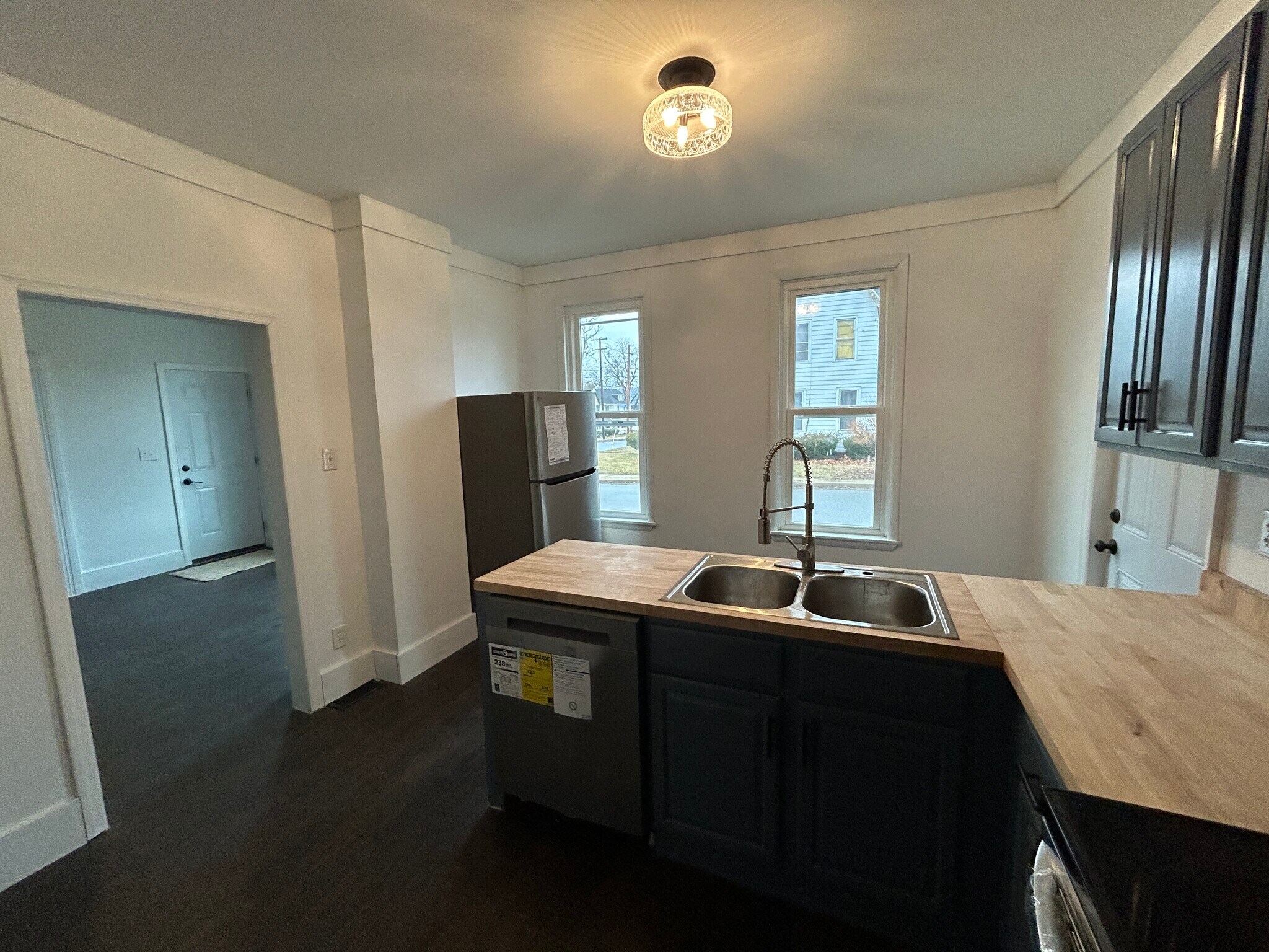 Building Photo - 1668 Memorial Ave