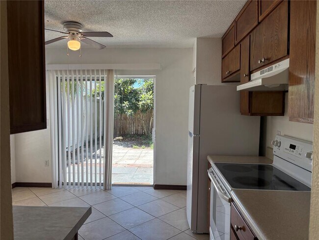 Building Photo - 3524 Chinaberry Ln