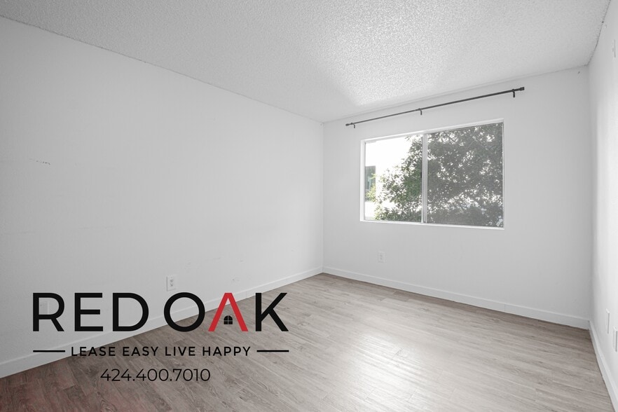 Building Photo - 11817 Victory Blvd