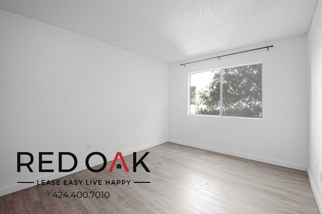 Building Photo - 11817 Victory Blvd