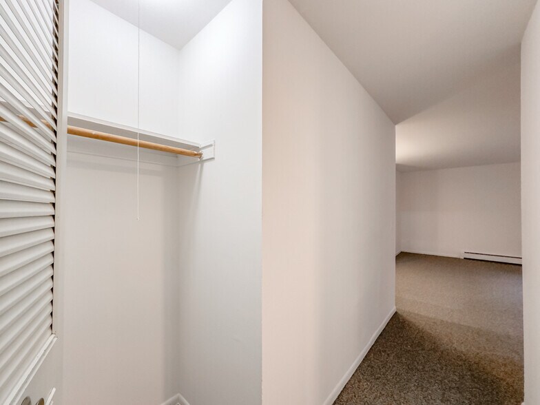 Building Photo - 520 Aldine