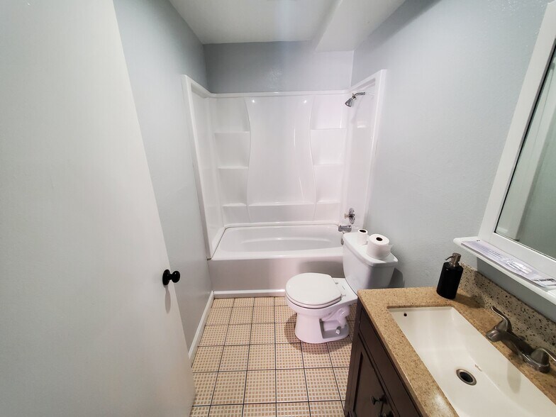 Building Photo - 2842 39th St