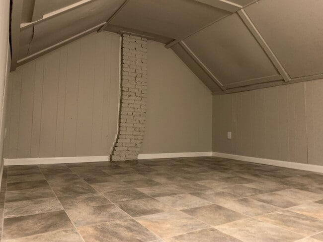 Building Photo - Newly Renovated 2 Bedroom with a walk-through Home in Carlisle